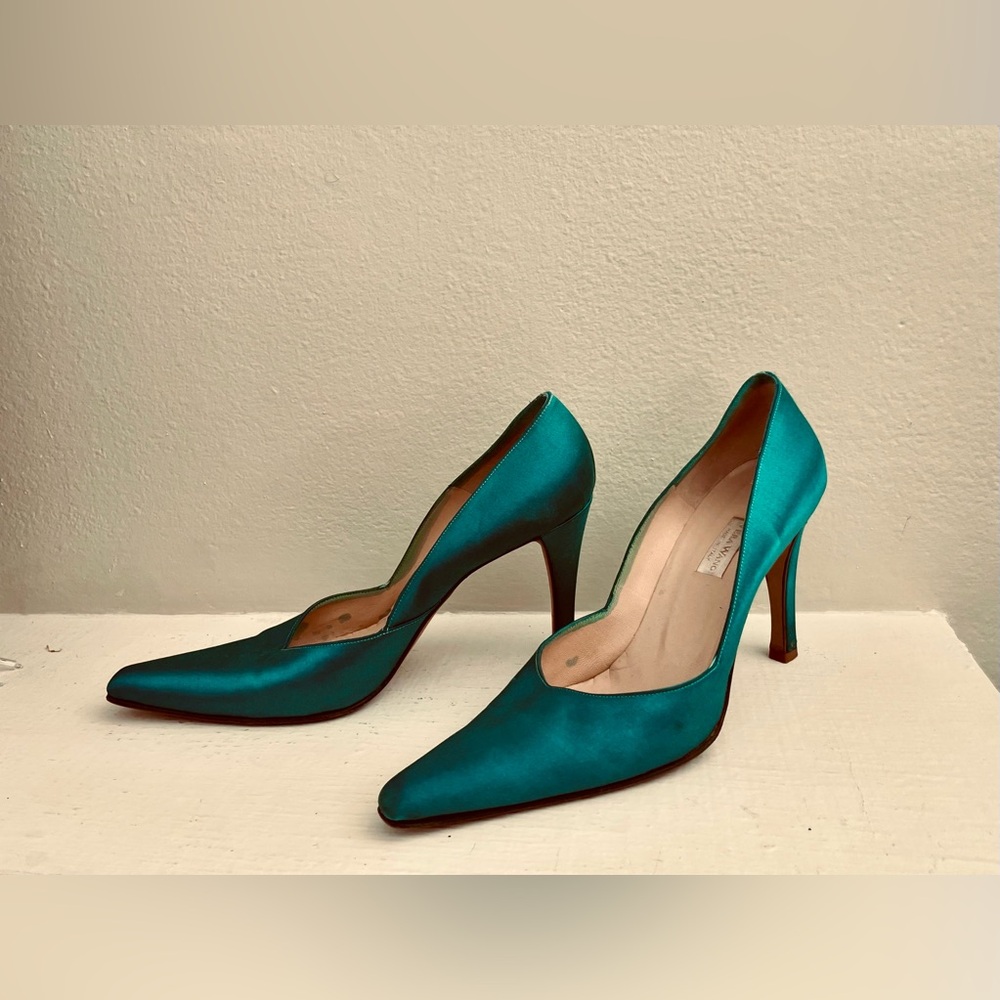 Vintage Vera Wang emerald green satin pumps